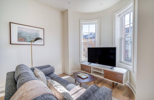 Dupont Circle Apartment | Hip Dupont Circle 2BR w/W/D, nr Dining & Bars, by Blueground