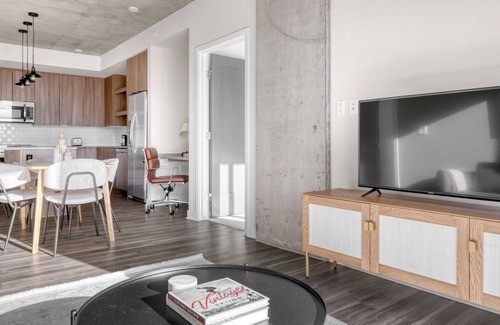 Golden Triangle Apartment | Hip Golden Triangle 2BR w/ Pool, Gym & W/D, next to Park, by Blueground