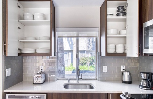 Mountain View House | Hip Mountain View 2BR Townhome w/Garage, highway access, by Blueground