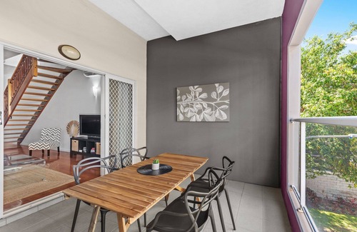 Fortitude Valley Apartment | Hipster Loft! ~ 1Bed/Study/1Bath/Balconies/1Car
