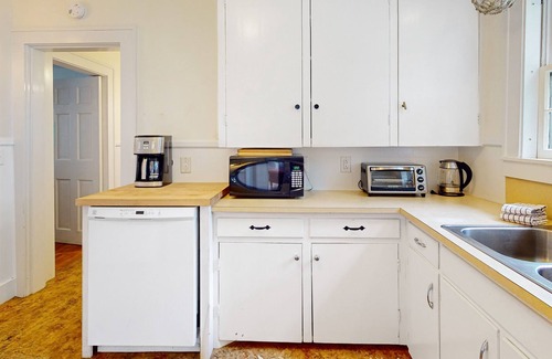 Montpelier House | Historic 1860s farmhouse with a large yard, washer/dryer, & deck