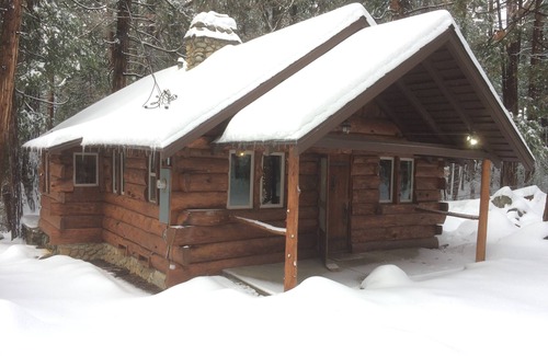 Idyllwild Cabin | Historic 1922 Cabin with Modern Amenities