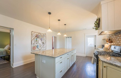 St. Charles Historic District House | Historic 4‑BR Farmhouse Steps to Main Street