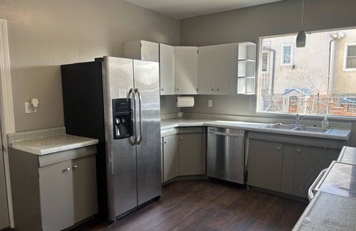Glendive House | Historic 4b1b 2story Bungalow near Makoshika. Family Friendly