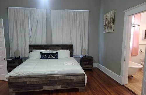 Macon House | Historic admire 3bedroom villa, design for family