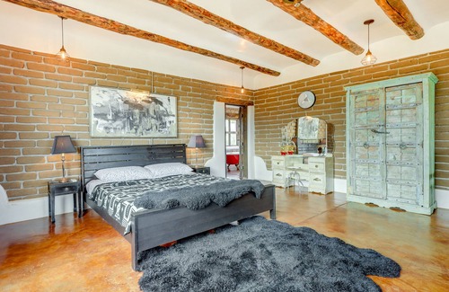 Cerrillos House | Historic Adobe Los Cerrillos Home w/ Mountain View