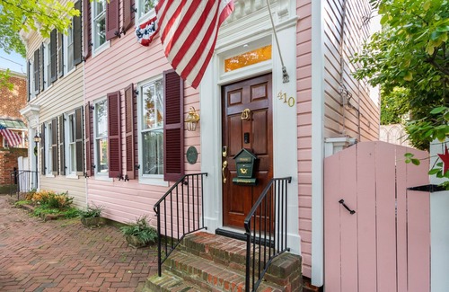 Old Town Alexandria House | Historic Alexandria 2B/2B month-to-month