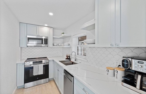 Boca Grande Apartment | Historic Anchor Inn #4 - Pool - Boca Grand in Town - Sleeps 6
