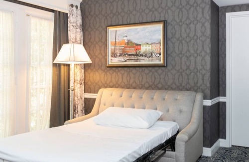 Historic District Hotel | Historic Architecture In and Out, Memorable Stay