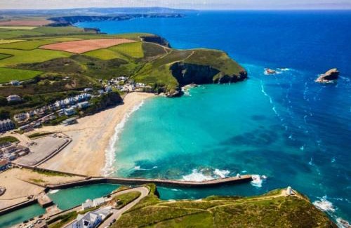 Portreath Apartment | Historic Bassets acre, 4 min walk to Beach, Pubs,Restaurants, Shops, Htd Pool, Stunning walks, Hottub, Games rm, Garden, BBQ, Just 6 beautiful 1-3 bdr Apartments, Enjoy being one of the few! Free Parking and WIFI