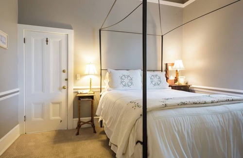 St. Helena House | Historic Bed & Breakfast Whole House Rental w Breakfast Included
