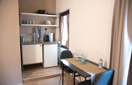 Trani House | Historic building with terrace
