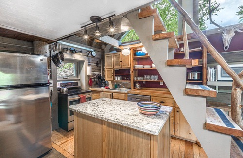 Ouray Cabin | Historic Cabin-Near Downtown-Pet Friendly-Front Porch with Amazing Views!