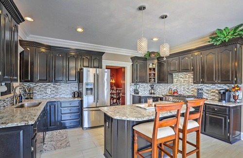 Cedar Hill House | Historic Cedar Hill Mansion on Large Farm w/Pool!