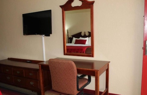 Perry House | Historic Charm! 3 Amazing Units, Near Fort Valley State University, Free Parking