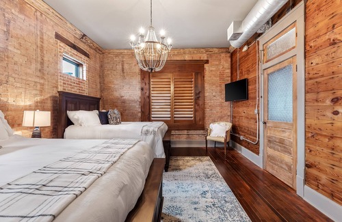 Angleton Condo | Historic Downtown condo just blocks from the courthouse