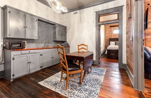 Angleton Condo | Historic Downtown condo just blocks from the courthouse