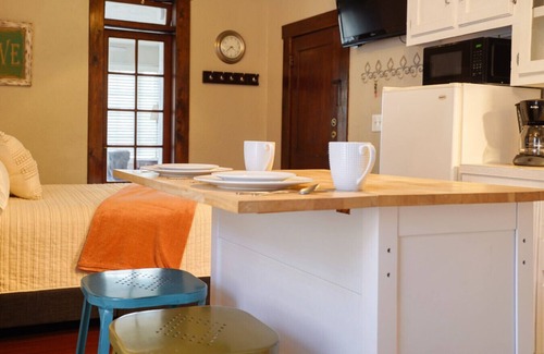 Hot Springs House | Historic Downtown Loft w/Full Kitchen - FlatIron