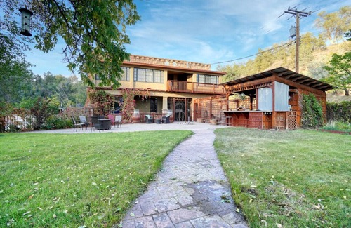 Hot Springs House | Historic Downtown Loft w/Full Kitchen - FlatIron