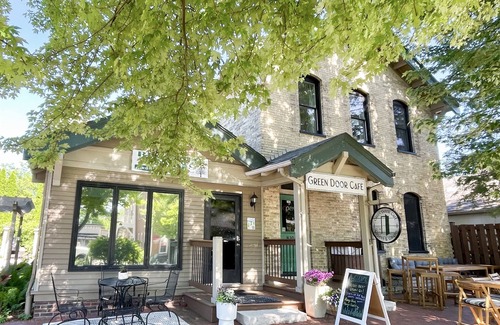 Delafield Apartment | Historic Downtown Luxury-Lake-Coffee-Spa like BA