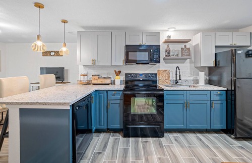 Palmetto Apartment | Historic Duplex with Fenced Yard and Ample Parking in Palmetto's Downtown Gem