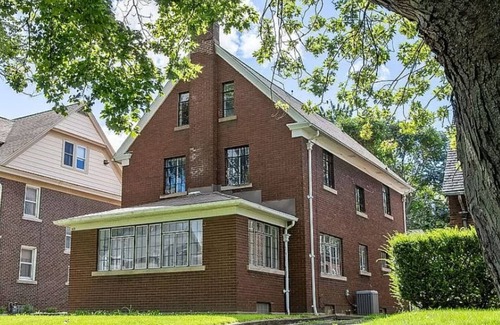 Niagara County House | Historic Falls Gem-Arcade projector office 1Kmbps