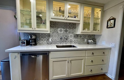 Prescott House | Historic Farmhouse -3 Bedroom - Walk to Courthouse Square & Whiskey Row