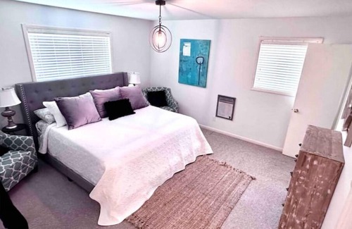 Hattiesburg Other | Historic FarmHouse with Goats & Glass Blowing