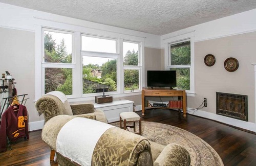 Carnation House | Historic Forest Grove Craftsman Home Just 5 Blocks From Pacific University