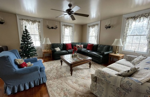 South Gibson House | Historic former bed and breakfast - 15 min to Elk Mountain Ski Resort