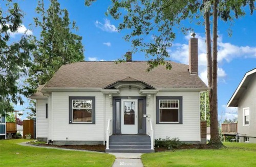 Lynden House | Historic Front Street Home