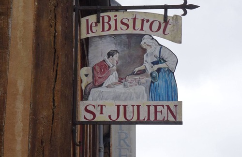 Domfront en Poiraie House | Historic Gite In The Heart Of Medieval Domfront