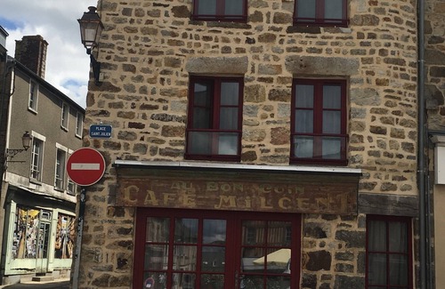 Domfront en Poiraie House | Historic Gite In The Heart Of Medieval Domfront