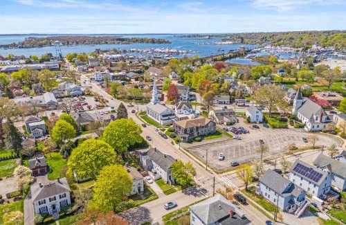Mystic - New London House | Historic Gurdon Allyn House 6BR in Downtown Mystic