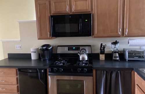 Highlandtown House | Historic Home in Safe Neighborhood - Private parking pad included!