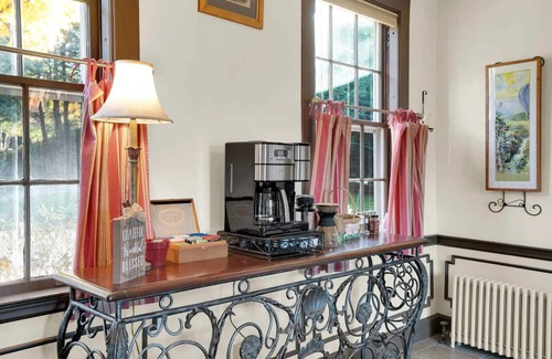 Quechee House | Historic Home on Dewey Pond | The Dewey House