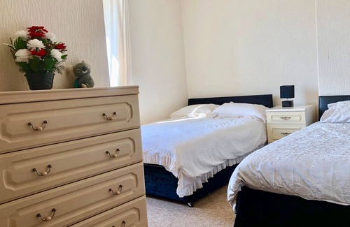Caerwys House | Historic House with 4 Ensuite Bedrooms Lounge and Kitchen