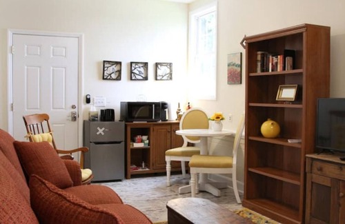 King Apartment | Historic Lodging King NC Near Pilot Mountain
