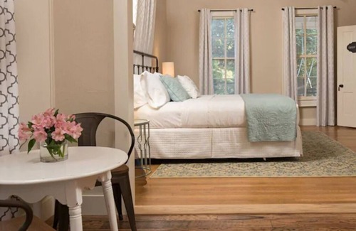 Llano Cottage | Historic Lodging on Outer Banks of Llano River, Steps to Historic Main Street
