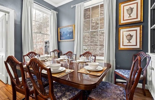 Old Town Alexandria House | Historic Luxe : Carlyle House, King St & GW’s Home