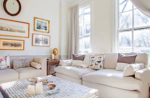 Old Town Alexandria House | Historic Luxe : Carlyle House, King St & GW’s Home