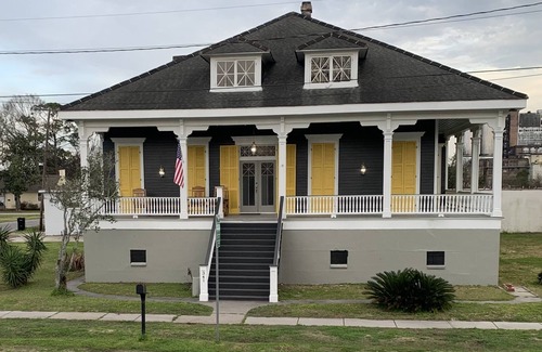 Arabi House | Historic Mansion, Five Miles from French Quarter