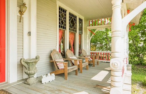 Richford House | Historic mansion, pool table, ping pong, wifi, w/d, gazebo, porch, TVs, views