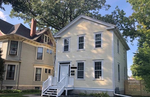 Summit - University Apartment | Historic neighborhood, central to everything in the Twin Cities!
