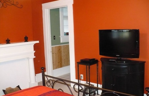 Dubuque Bed & Breakfast | Historic, quiet, elegant, mix of modern & original