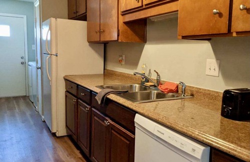 Savannah Condo | Historic Savannah, Pool, Free Tybee Parking!