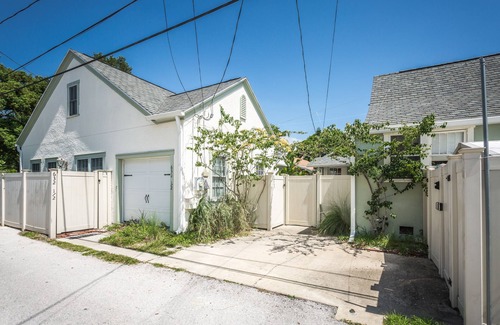 Historic Old Northeast Cottage | Historic, sunny cottage - Walk to parks by the sea and downtown!