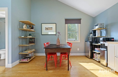 Tarrytown Apartment | Historic Tarrytown Studio Apt w/King Bed, Kitchenette, Full Bath & Open Space