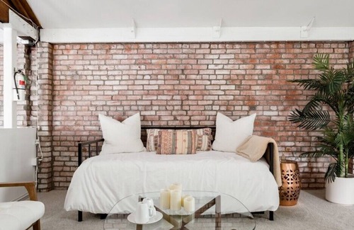 Chinatown House | Historic Theatre Converted into Artistic Abode