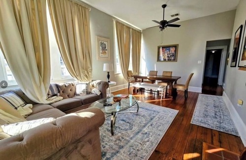 East Riverside Condo | Historic Uptown 2-bedroom condo New Orleans Mardi Gras